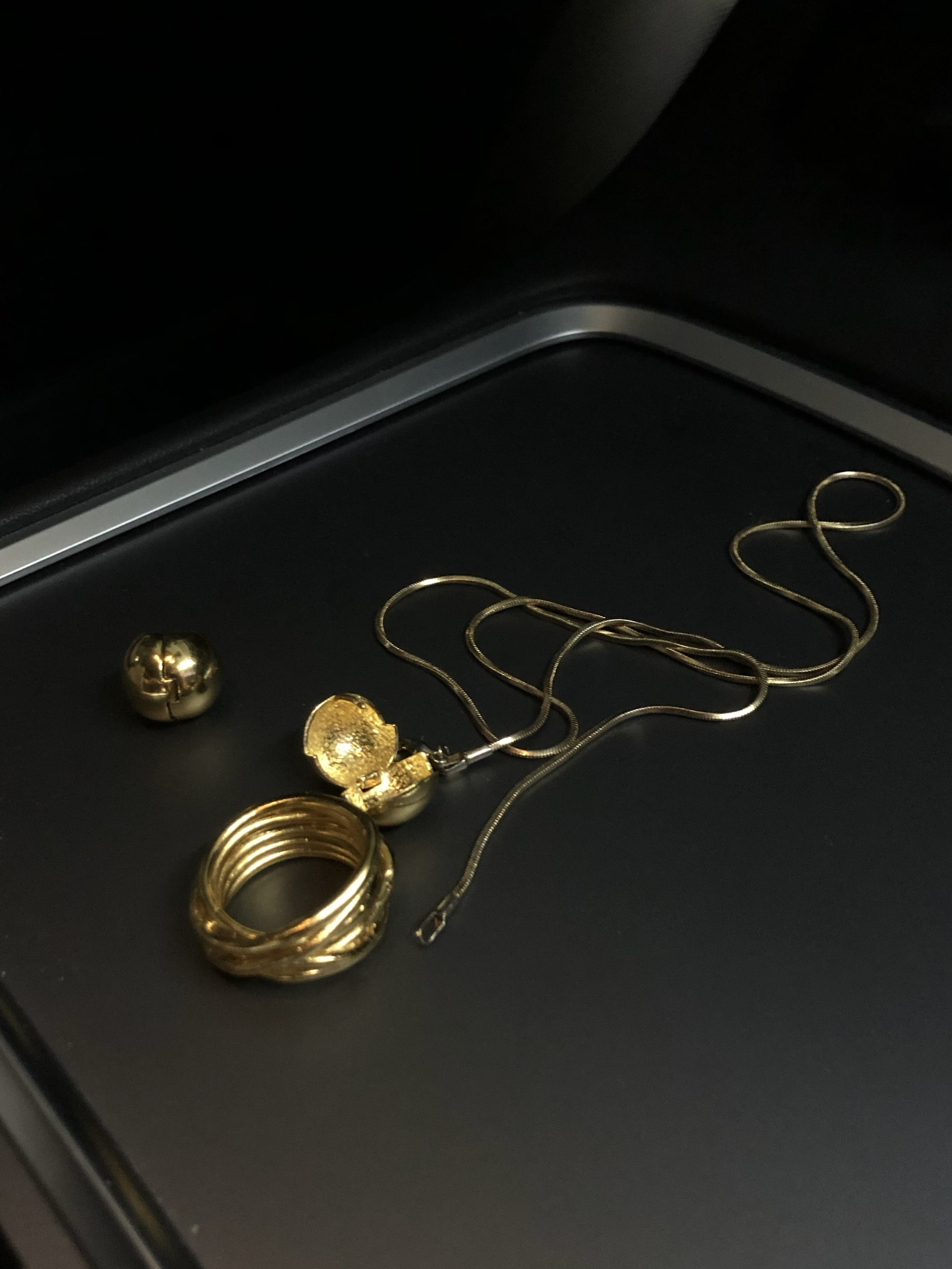 ball earring (gold)